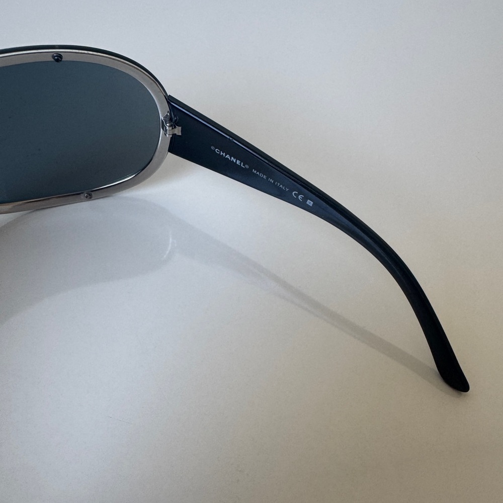 Vintage Chanel sunglasses - Picture 8 of 15